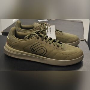 adidas gazelle silver green womens Gazelle 85 Mens Lifestyle Shoe main image 0